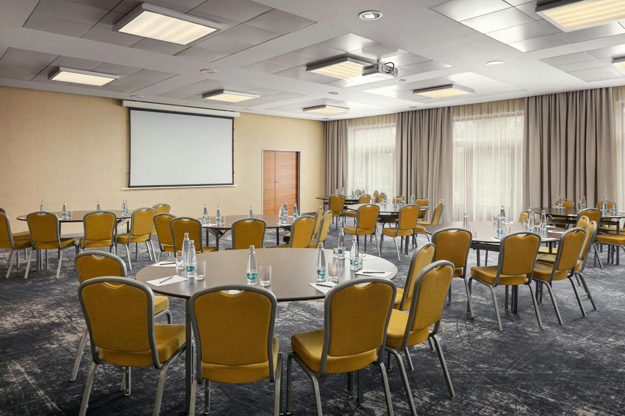 מלון Courtyard By Marriott Pilsen מראה חיצוני תמונה