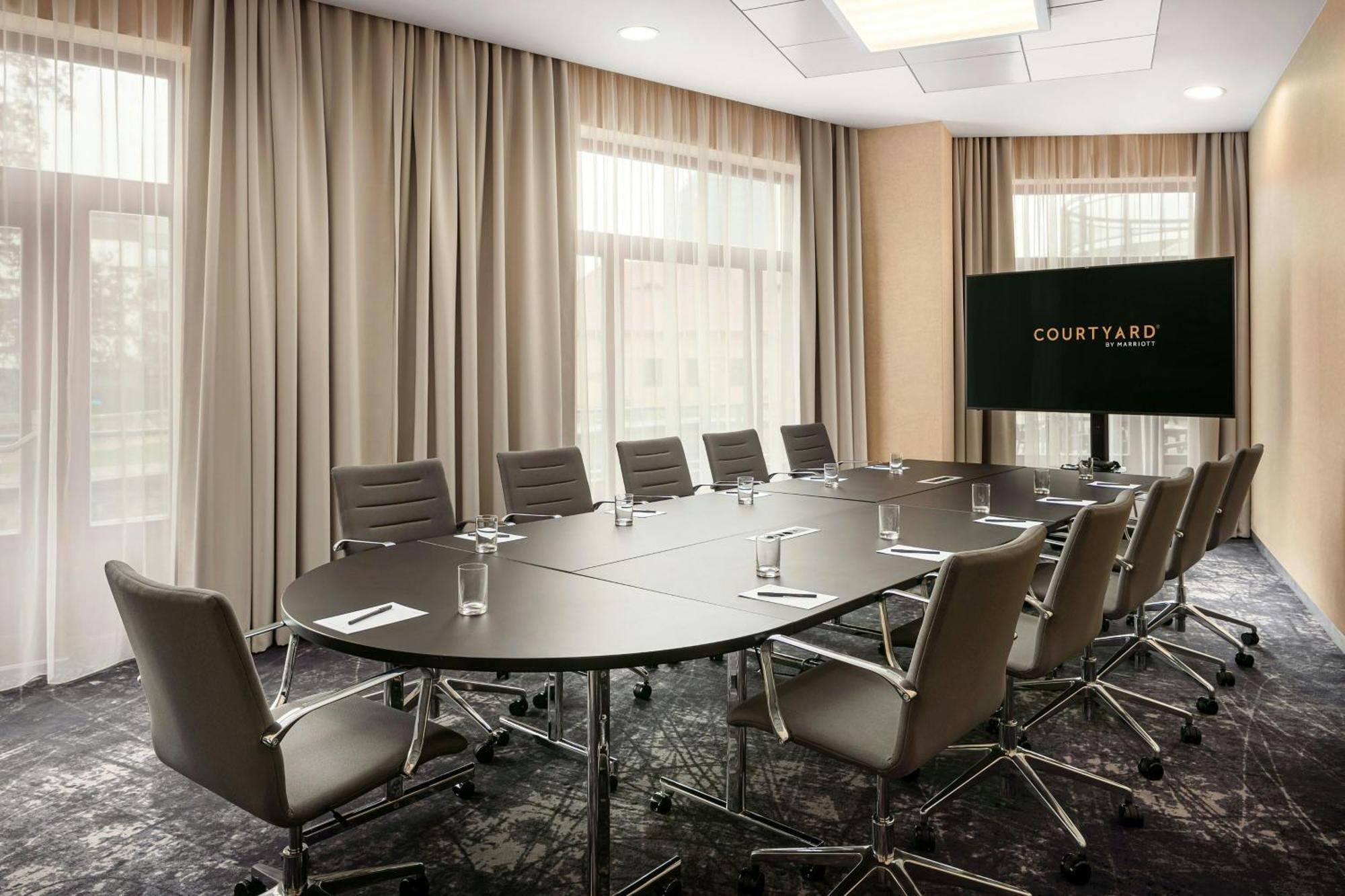 מלון Courtyard By Marriott Pilsen מראה חיצוני תמונה