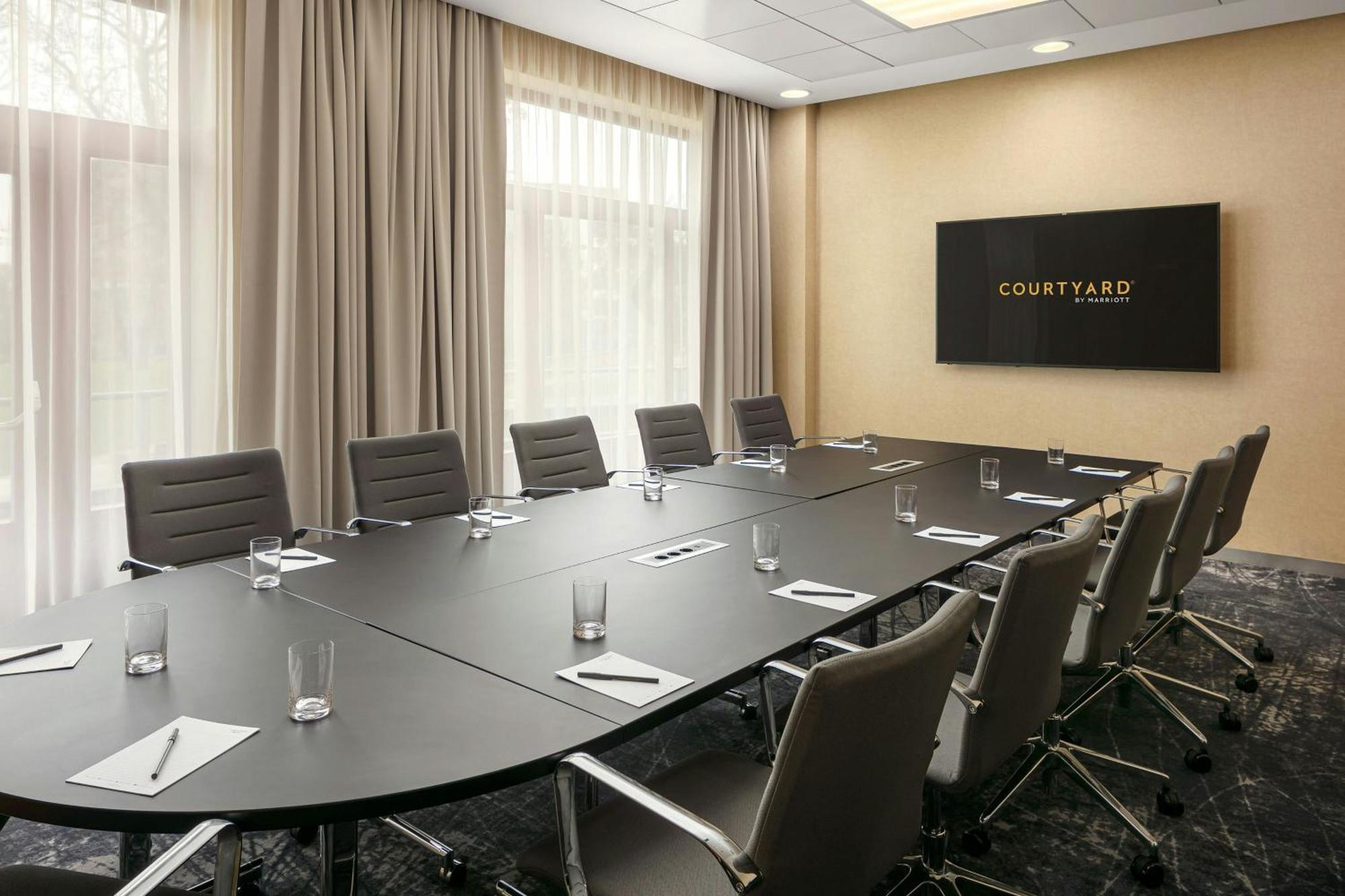 מלון Courtyard By Marriott Pilsen מראה חיצוני תמונה
